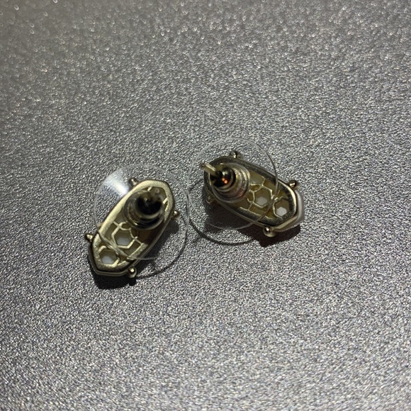Kendra Scott earrings w filagree backing - Picture 7 of 12